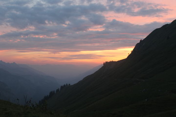 Obraz premium Sonnenuntergang in den Bergen