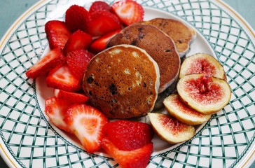 Vegan pancakes with fresh figs and strawberries