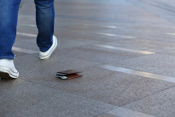 people lost leather wallet with money