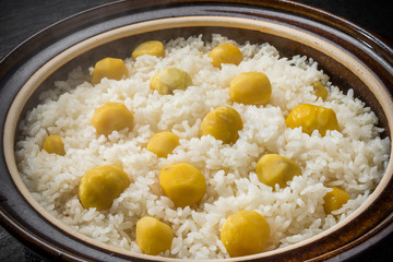 旬の栗ご飯　 Seasonal chestnut rice