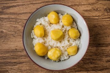 旬の栗ご飯　 Seasonal chestnut rice