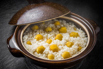 旬の栗ご飯　 Seasonal chestnut rice