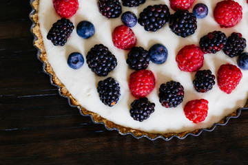 Berry and marscapone tart