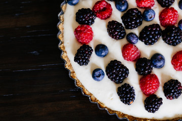 Berry and marscapone tart
