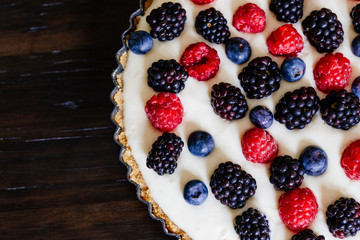 Berry and marscapone tart