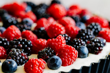 Berry and marscapone tart