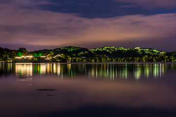 Fototapeta na wymiar Night view of West Lake