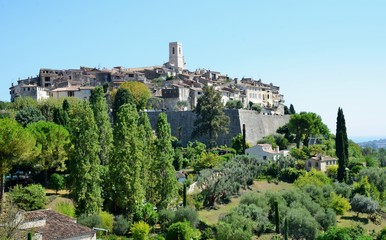 Fototapeta na wymiar Le village médiéval historique de Saint Paul de Vence
