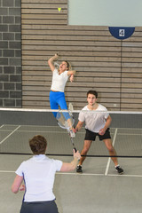 Smash beim Badminton