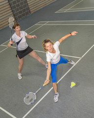 Damen-Doppel beim Badminton