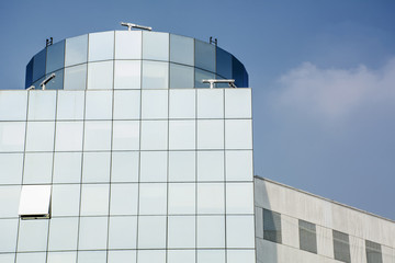 Obraz premium Modern blue building with glass front