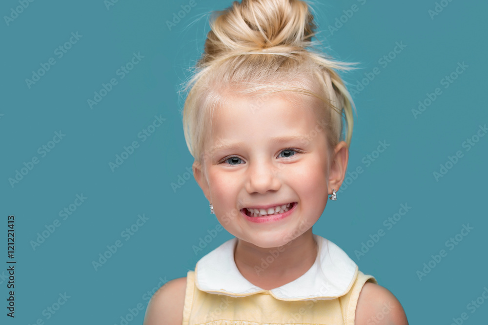 Wall mural The little girl is thinking about something on a blue background