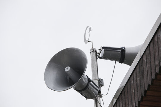 Gebetsruf zum Freitagsgebet an einer Moschee