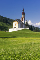 Fototapeta na wymiar Austrian landscape with alps on background (Obenberg am brenner,