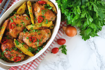 Baked, marinated chicken with potatoes and rosemary