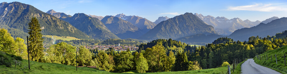 Die Allgäuer Alpen an einem späten Herbstnachmittag