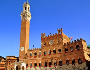 Obraz premium Siena - Palazzo Pubblico mit Torre del Mangia