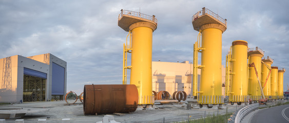 Fabryka platform pod morskie elektrownie wiatrowe © Mike Mareen