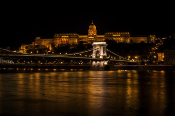 Fototapeta na wymiar View of the Budapest Castle and Chain Bridge from over the Danube