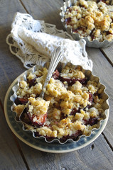 Pflaumencrumble mit Haselnussstreuseln