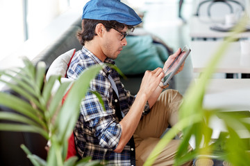 Fototapeta premium man with tablet pc sitting at cafe table
