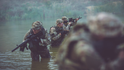Naklejka premium special forces soldiers with weapon take part in military maneuv