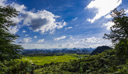Fototapeta na wymiar Yangshuo Karst Mountain Landscape