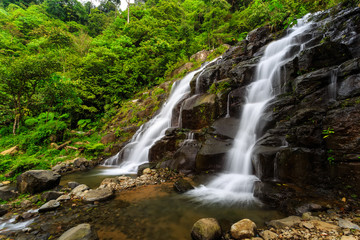 Fototapeta na wymiar waterfall landscape