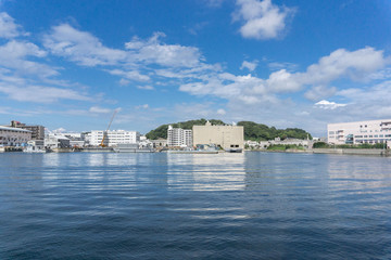 Naklejka premium 港 横須賀港