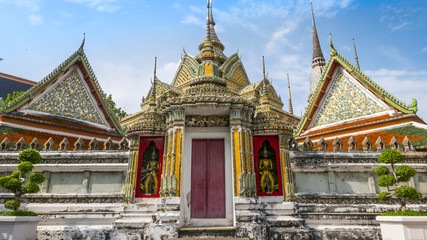 Naklejka premium Thai art architecture in Wat Phra Chetupon Vimolmangklararm (Wat Pho) temple in Thailand.