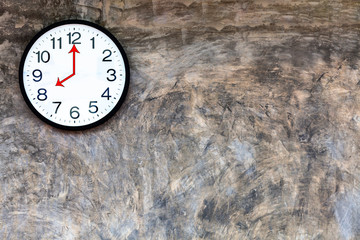 Clock on polished plaster walls at 8:00 a.m.