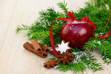 Weihnachtsdekoration, Apfel mit Herz