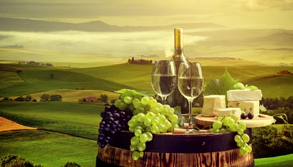 Foto op Plexiglas White wine with barrel on vineyard in Chianti, Tuscany, Italy © ZoomTeam