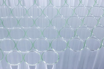 Glasröhrchen in Chemielabor