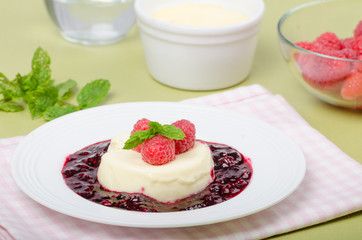 Vanilla panna cotta