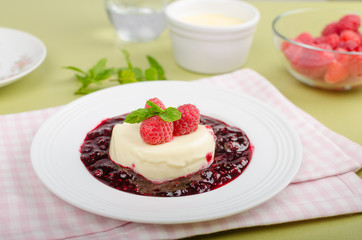 Vanilla panna cotta