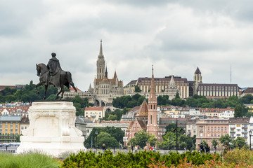 Fototapeta premium Church of St. Matthias, Fisherman's Bastion and statue of Ferenc Rakoczi near Parliament. Budapest. Hungary