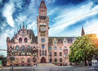 Saarbrücken Rathaus – Neugotischer Bau von Georg von Hauberrisser 