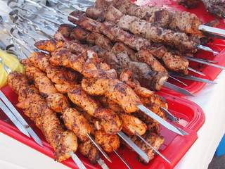 Жареное мясо на углях-шашлык
