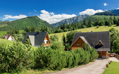 Fototapeta na wymiar Village in Tatra mountains