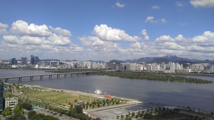 Fototapeta premium 한강의 가을하늘