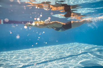 Obraz na płótnie Canvas Swimmer in crawl style underwater