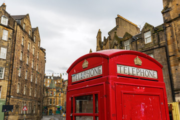Fototapeta na wymiar old red phone box in Edinburgh