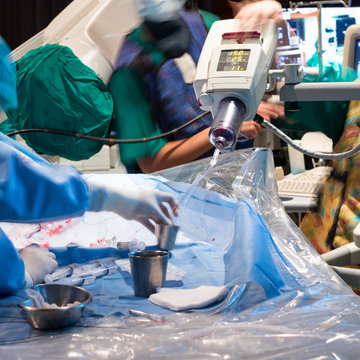 .Doctor prepare equipment