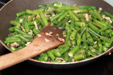 roasting fresh green beans with bacon