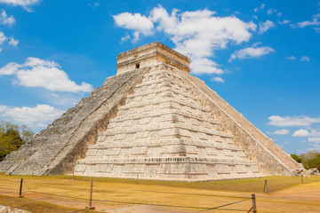 Temple of Kukulkan in Chichen Itza, Yucatan, Mexico