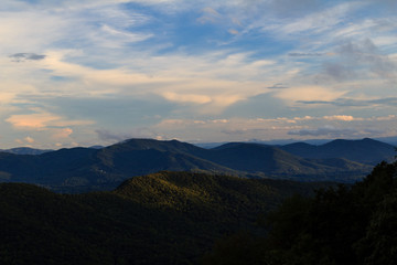 Fototapeta na wymiar An evening drive through the Blue Ridge Mountains