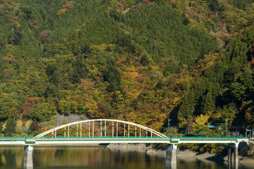 紅葉の奥多摩湖
