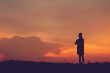 Fototapeta na wymiar silhouette of woman enjoys outdoor at sunset