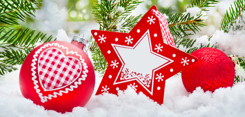 Weihnachten - Dekoration im Schnee